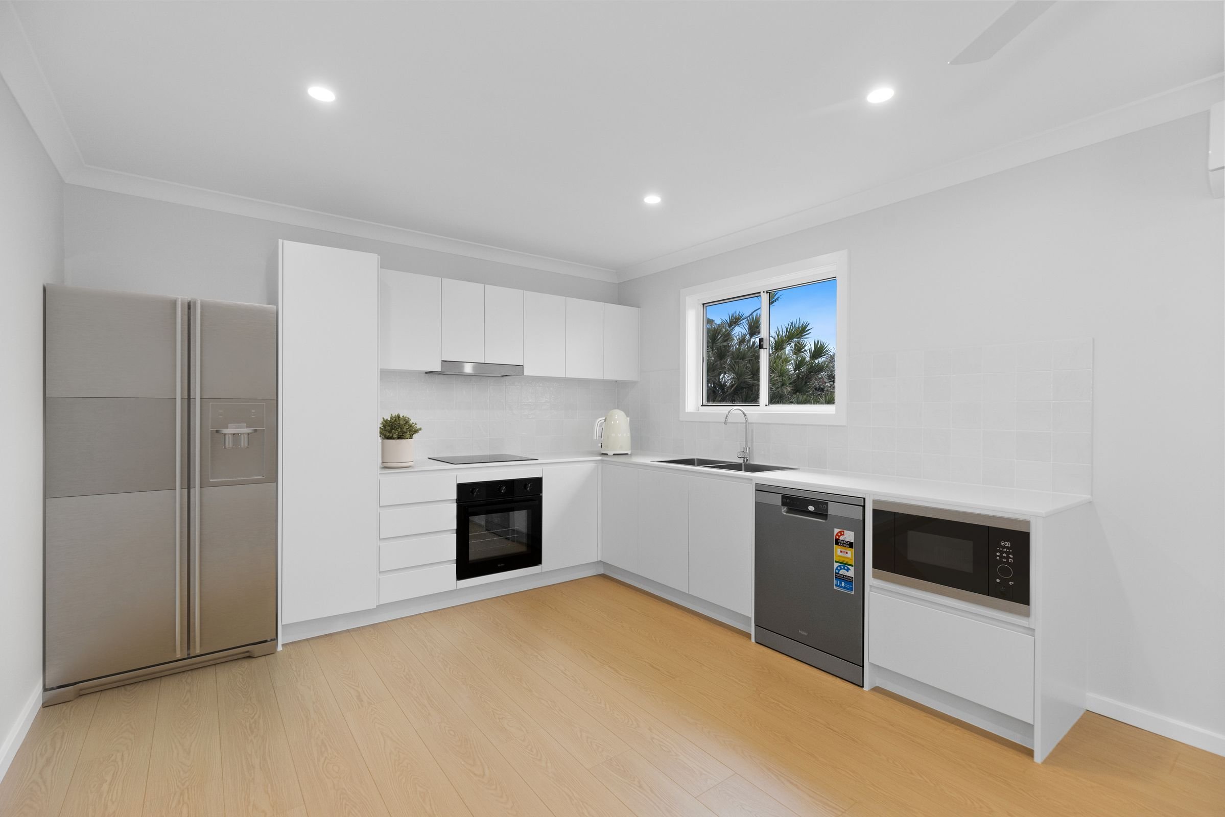 Budgewoi-2-bed-granny-flat-1