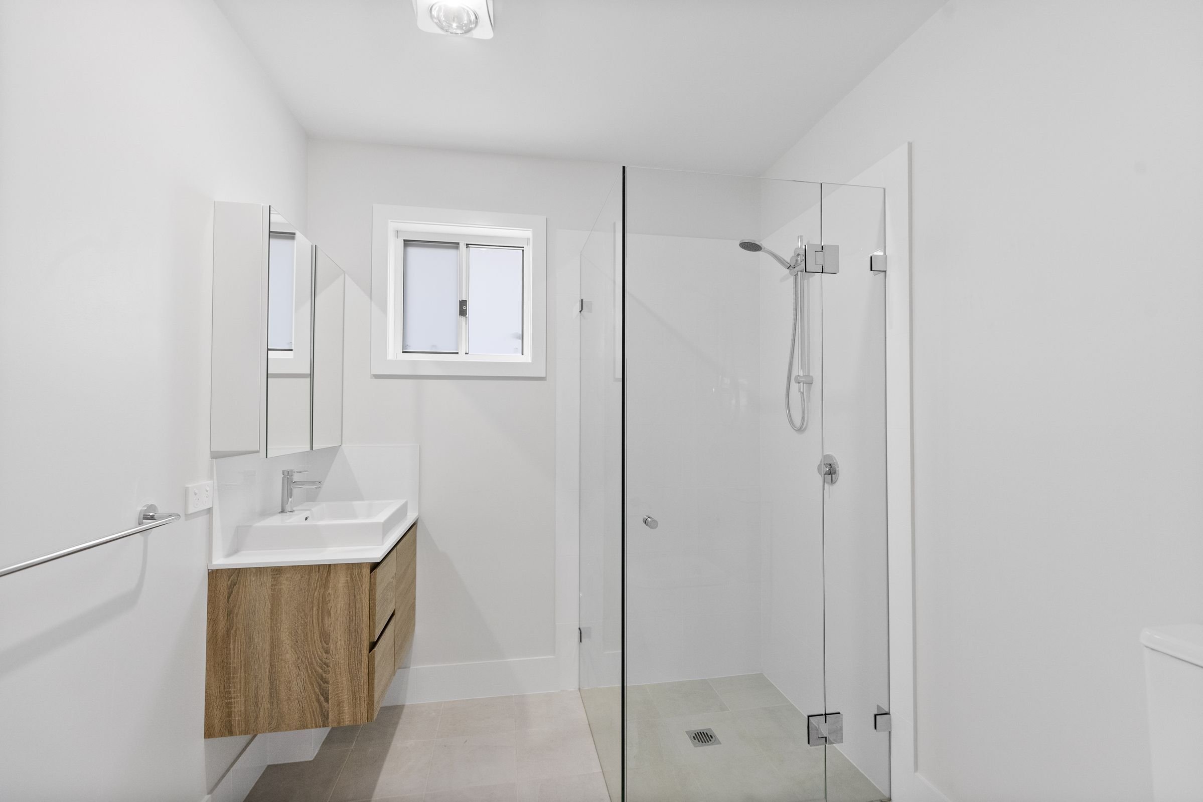 Budgewoi-2-bed-granny-flat-5