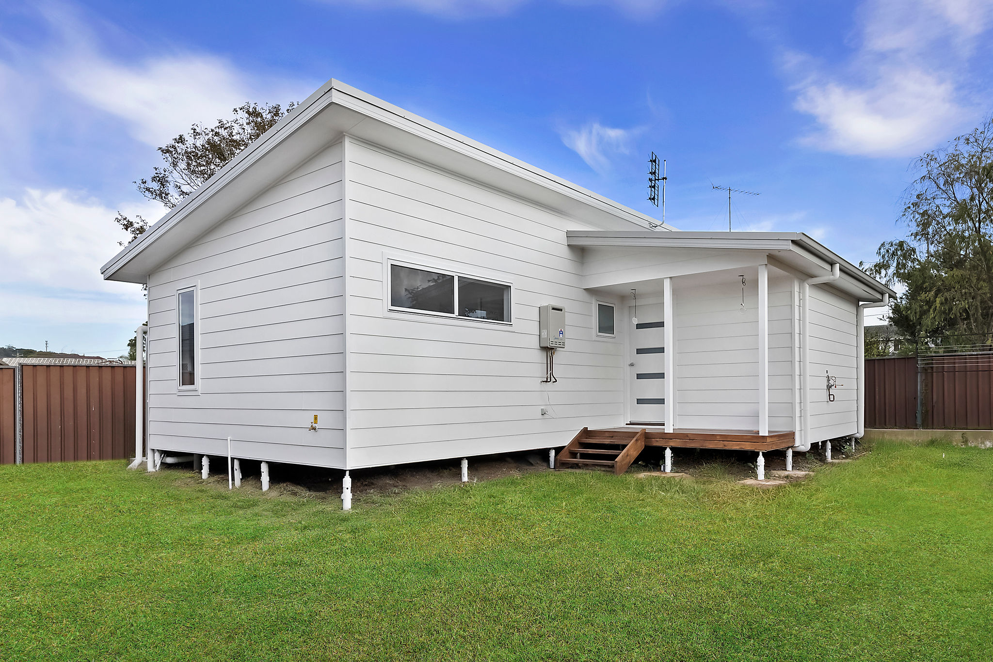 Custom Built L-Shaped Granny Flat in Lake Illawarra